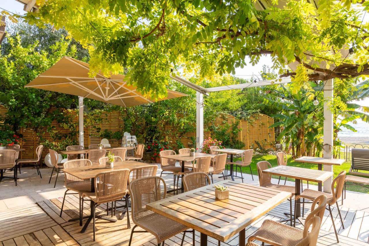 Hotel Baia Azzurra - Lake Front Torbole Sul Garda Exteriör bild