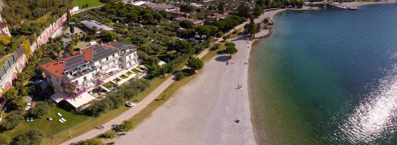 Hotel Baia Azzurra - Lake Front Torbole Sul Garda Exteriör bild