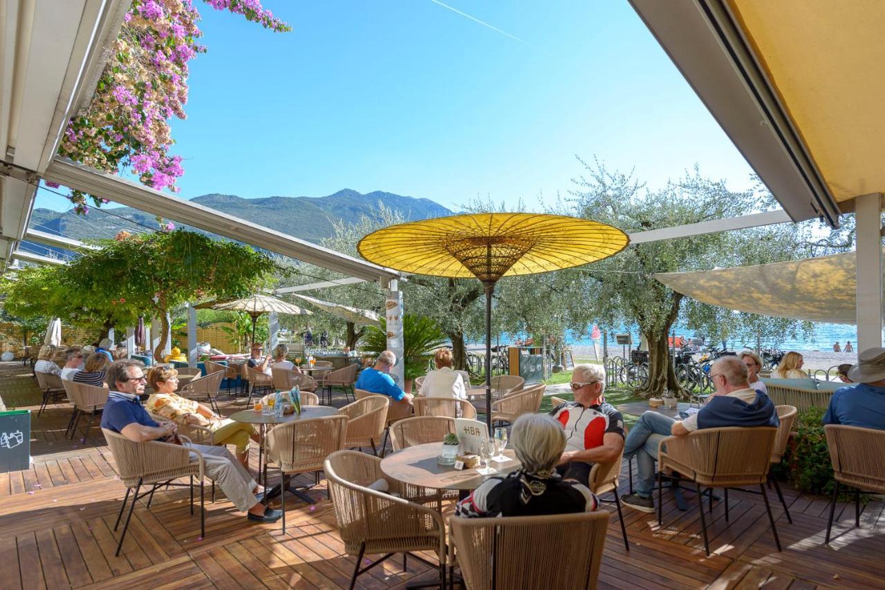 Hotel Baia Azzurra - Lake Front Torbole Sul Garda Exteriör bild
