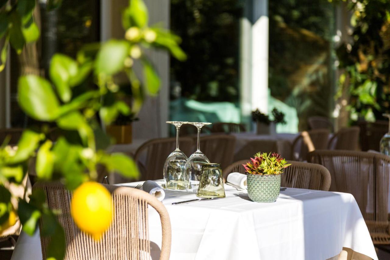 Hotel Baia Azzurra - Lake Front Torbole Sul Garda Exteriör bild