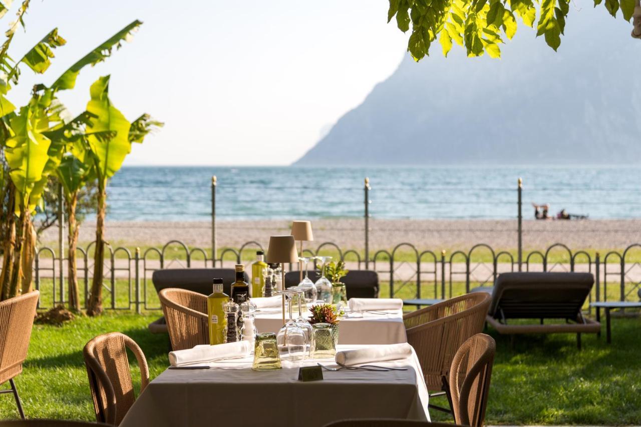 Hotel Baia Azzurra - Lake Front Torbole Sul Garda Exteriör bild