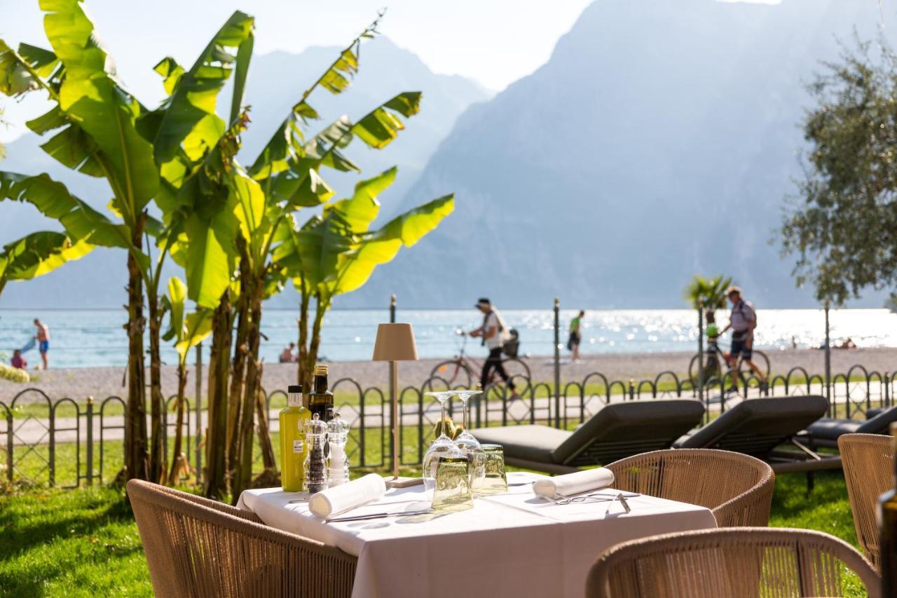 Hotel Baia Azzurra - Lake Front Torbole Sul Garda Exteriör bild