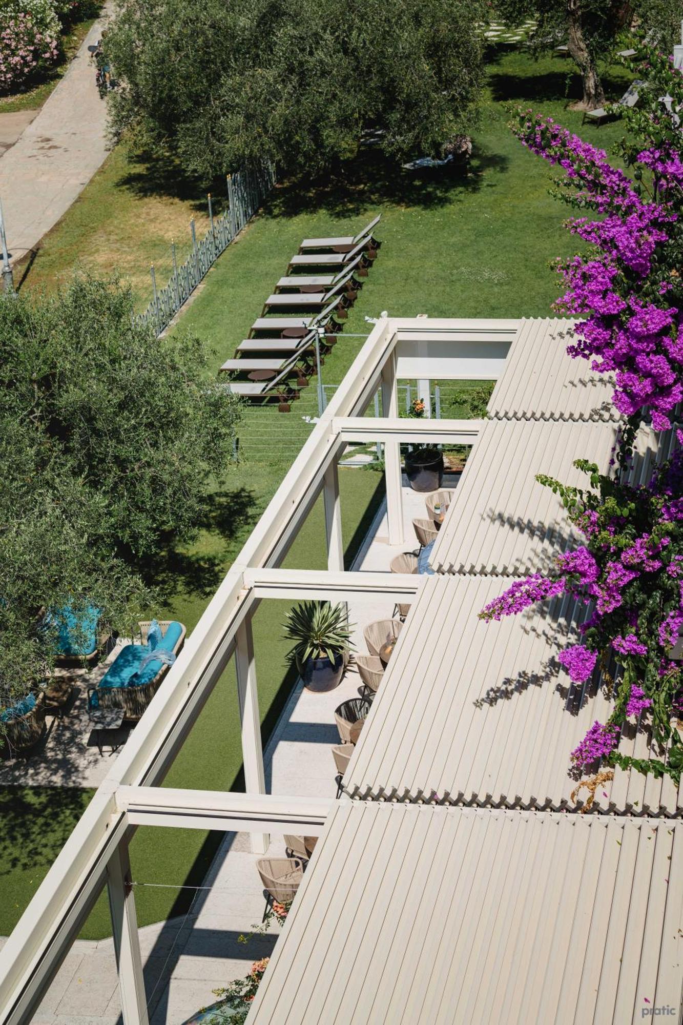 Hotel Baia Azzurra - Lake Front Torbole Sul Garda Exteriör bild